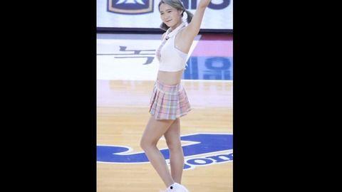 韩国瑟菲美女丝袜热舞,性感魅力瞬间点燃舞台